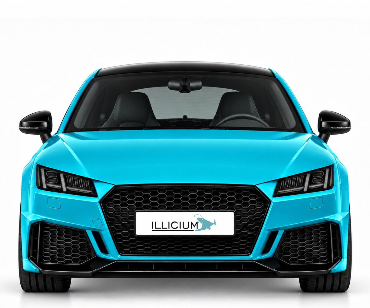 Audi TTRS 8S – Frontansicht in Türkis Metallic mit ILLICIUM-Kennzeichen