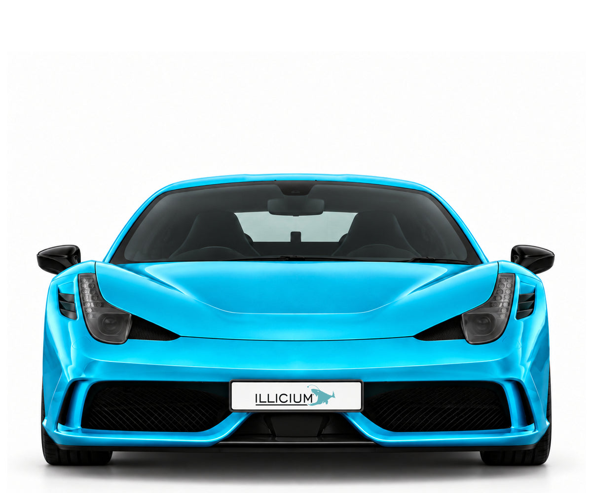 Ferrari 458 Speciale – Frontansicht in Türkis Metallic mit Original-ILLICIUM-Kennzeichen; Produktillustration