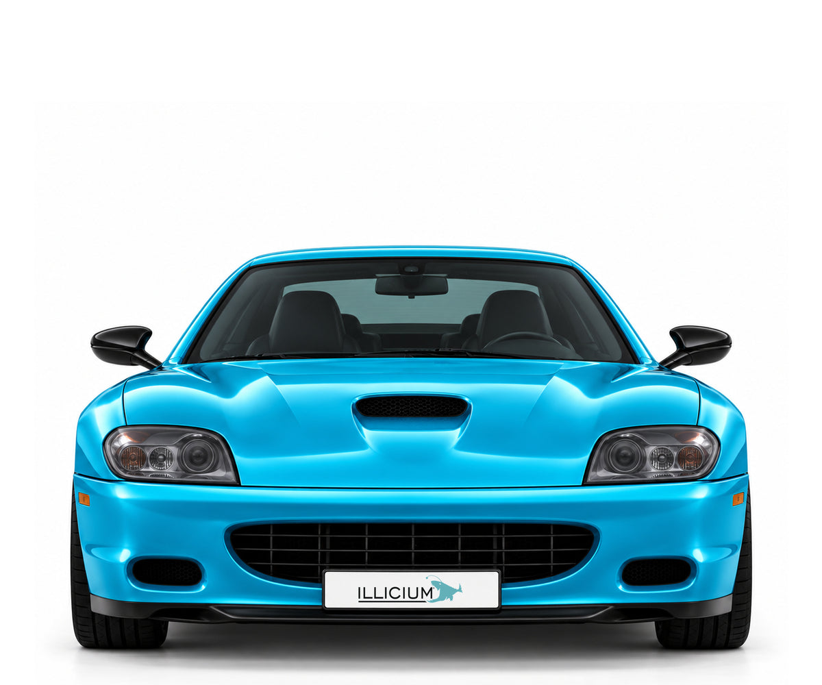 Ferrari 575M Maranello – Frontansicht in Türkis Metallic mit Original-ILLICIUM-Kennzeichen; Produktillustration