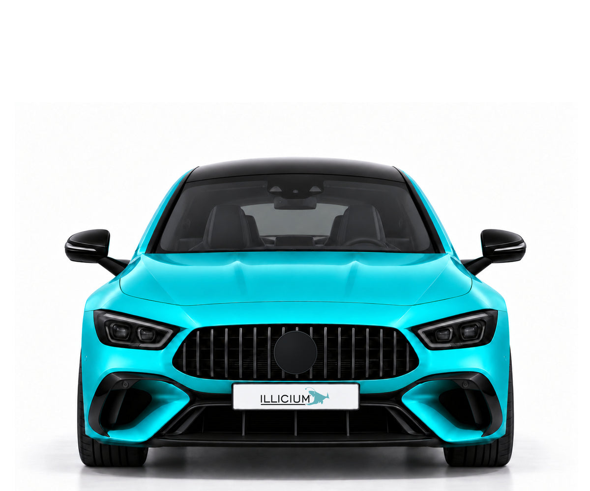 AMG GT63S E PERFORMANCE X290 · späte Hybridfront – Fahrzeugillustration in Türkis Metallic, schwarze Anbauteile, neutrale Emblemform und ILLICIUM-Kennzeichen