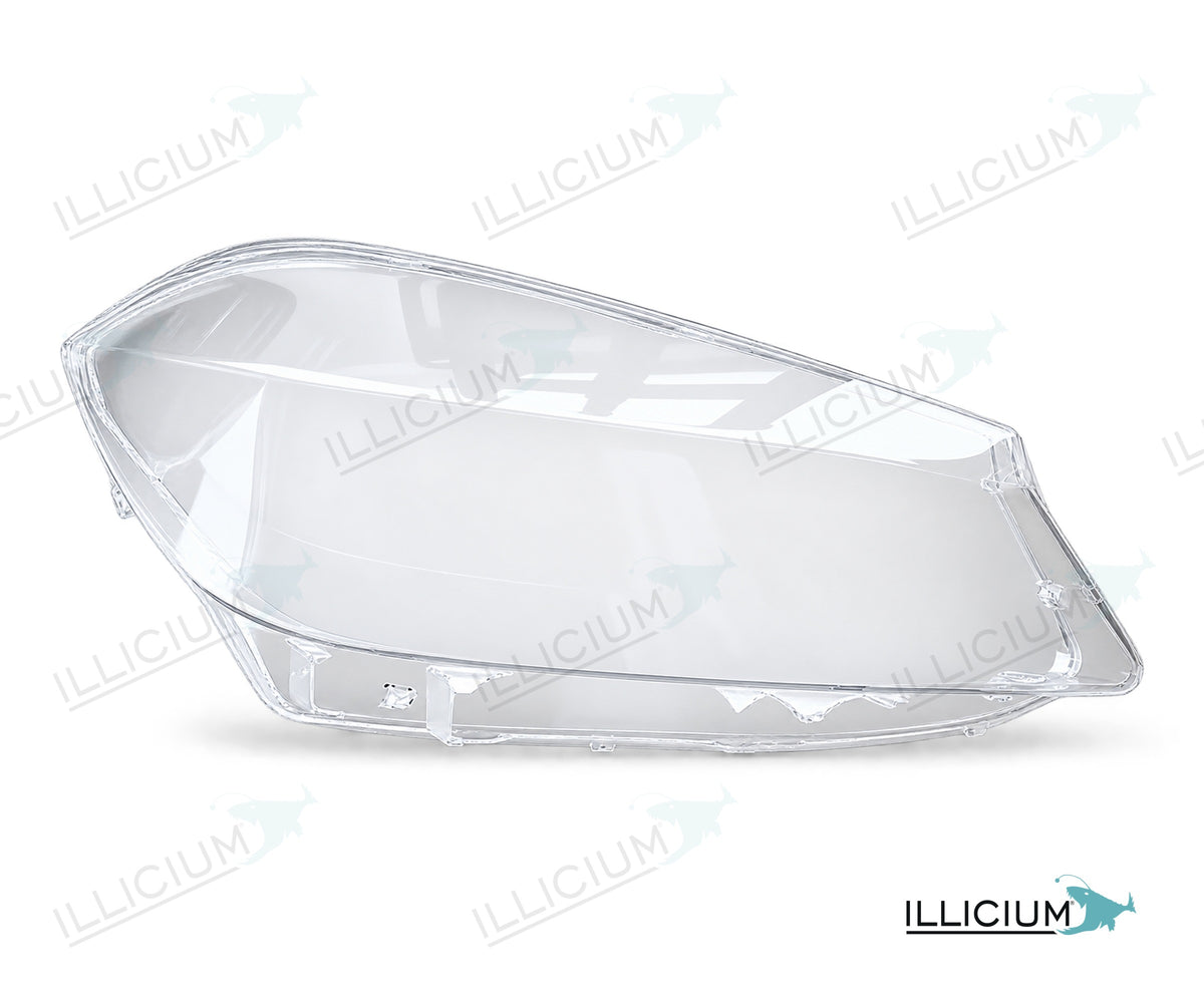 A-Klasse W176 · Vorfacelift – Scheinwerferglas rechts in Fahrtrichtung, Produktillustration mit ILLICIUM-Logo