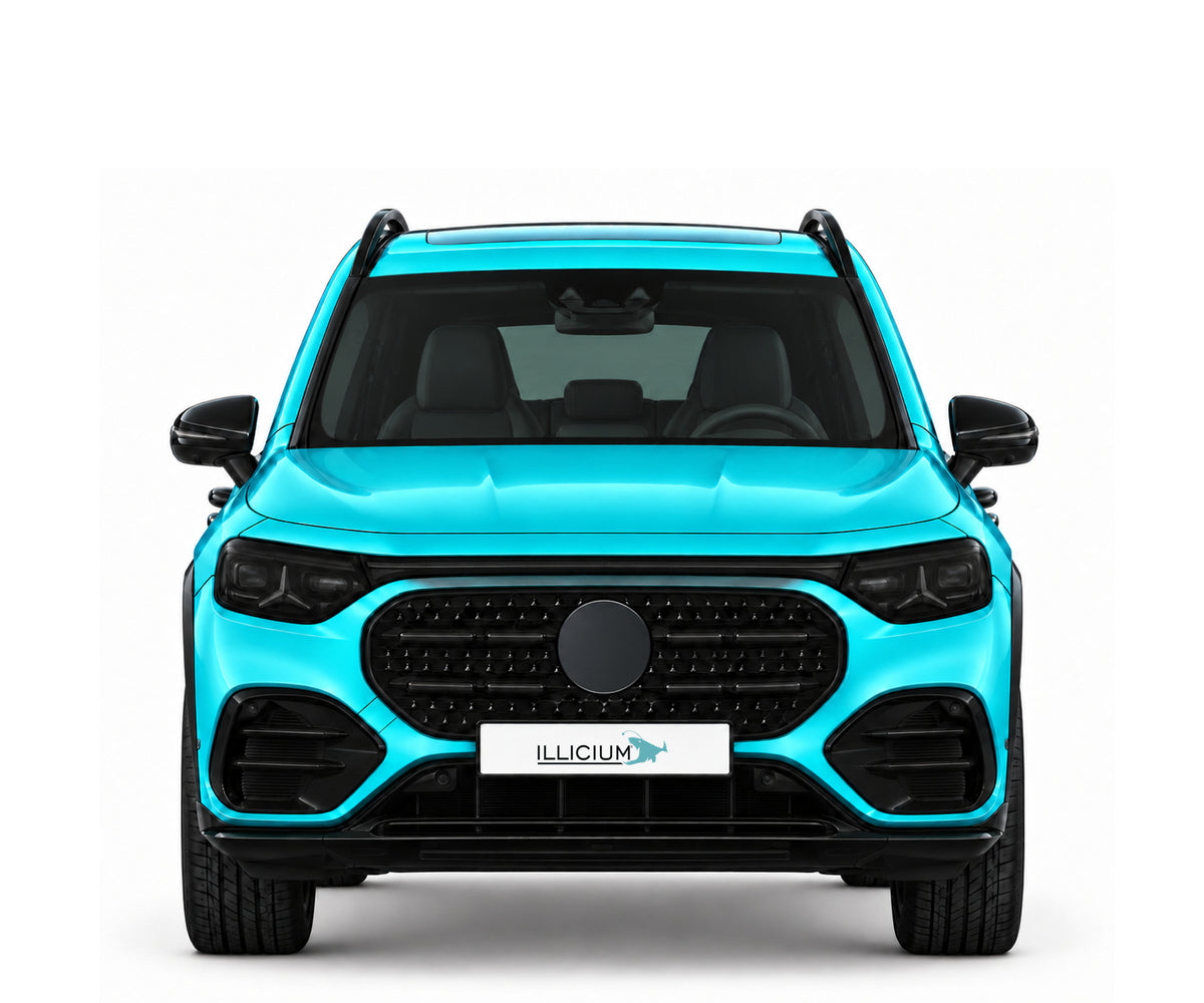 GLB elektrisch X244 · AMG Line · 2026 – Fahrzeugillustration in Türkis Metallic, schwarze Anbauteile, neutrale Emblemform und ILLICIUM-Kennzeichen