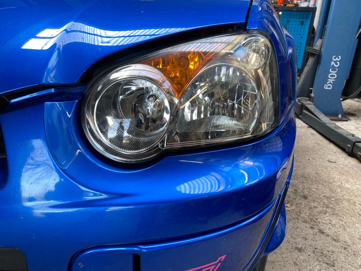 Glasklarer Scheinwerfer nach der Aufbereitung bei Illicium, Subaru WRX