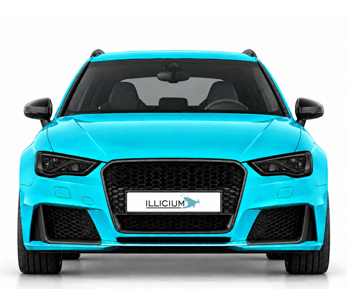 Audi RS3 8V Vorfacelift – Frontansicht in Türkis Metallic mit ILLICIUM-Kennzeichen