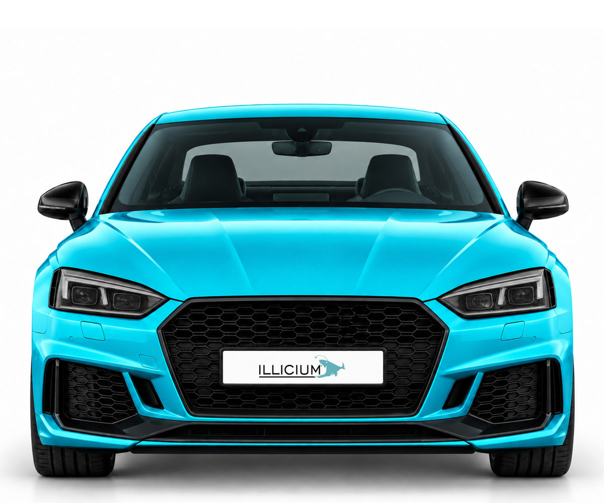 Audi RS5 F5 Vorfacelift – Frontansicht in Türkis Metallic mit ILLICIUM-Kennzeichen