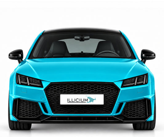 Audi TTRS 8S – Frontansicht in Türkis Metallic mit ILLICIUM-Kennzeichen