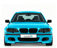 BMW E46 Limousine / Touring · LCI – 330i M Sport Limousine 2004, Frontansicht in Türkis Metallic mit schwarzen Anbauteilen und ILLICIUM-Kennzeichen