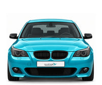 BMW E60 / E61 · LCI – 530i M Sport Limousine · Xenon, Frontansicht in Türkis Metallic mit schwarzen Anbauteilen und ILLICIUM-Kennzeichen