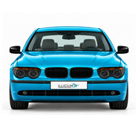 BMW E65 / E66 / E67 · Vorfacelift – 7er Limousine E65 VFL 2001, normale Front; Motor nicht belegt, Frontansicht in Türkis Metallic mit schwarzen Anbauteilen und ILLICIUM-Kennzeichen