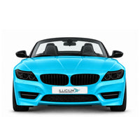 BMW Z4 E89 · Facelift – Frontansicht in Türkis Metallic mit schwarzen Anbauteilen, dunklen ausgeschalteten Leuchten und Original-ILLICIUM-Kennzeichen