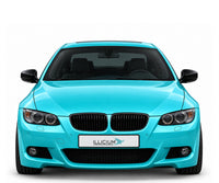 BMW E92 / E93 · Vorfacelift – 335i M Sport Coupé, Frontansicht in Türkis Metallic mit schwarzen Anbauteilen und ILLICIUM-Kennzeichen