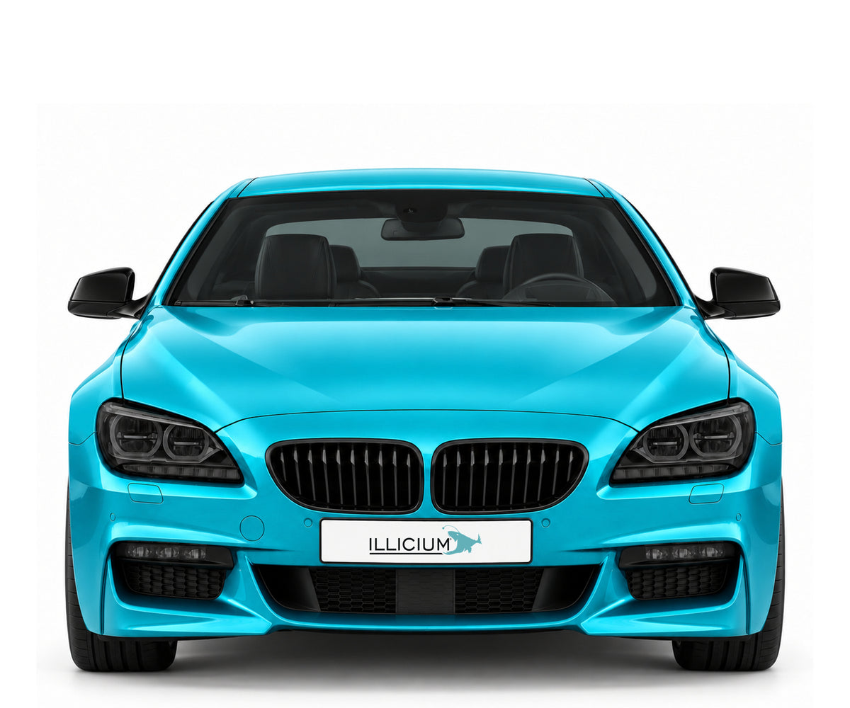 BMW F06 / F12 / F13 · Vorfacelift – 640d Coupé M Sport · adaptive LED 2011, Frontansicht in Türkis Metallic mit schwarzen Anbauteilen und ILLICIUM-Kennzeichen