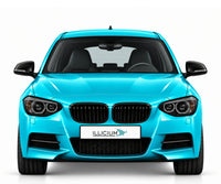 BMW 1er F20/F21 Vorfacelift – M135i-Frontansicht in Türkis mit ILLICIUM-Kennzeichen