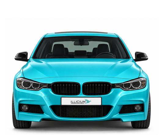 BMW F30 / F31 · Vorfacelift – 335i M Sport · Xenon, Frontansicht in Türkis Metallic mit schwarzen Anbauteilen und ILLICIUM-Kennzeichen