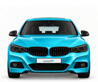 BMW F34 Gran Turismo · Vorfacelift – M Sport · Xenon, Frontansicht in Türkis Metallic mit schwarzen Anbauteilen und ILLICIUM-Kennzeichen