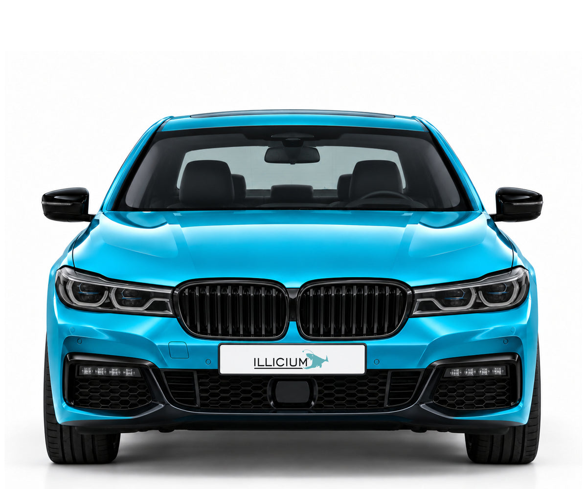 BMW G11 / G12 · Vorfacelift – 730Ld M Sport Saloon G12 10/2015, Frontansicht in Türkis Metallic mit schwarzen Anbauteilen und ILLICIUM-Kennzeichen