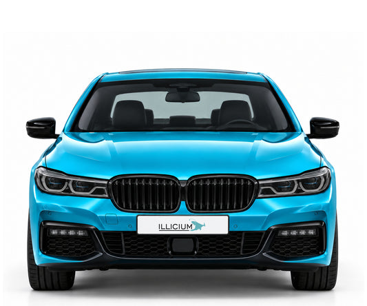 BMW G11 / G12 · Vorfacelift – 730Ld M Sport Saloon G12 10/2015, Frontansicht in Türkis Metallic mit schwarzen Anbauteilen und ILLICIUM-Kennzeichen