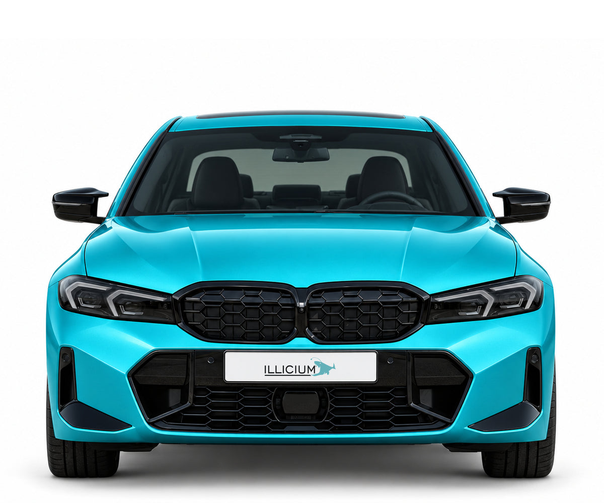 BMW G20 / G21 · LCI – M340i xDrive · adaptive LED-Ausführung, Frontansicht in Türkis Metallic mit schwarzen Anbauteilen und ILLICIUM-Kennzeichen