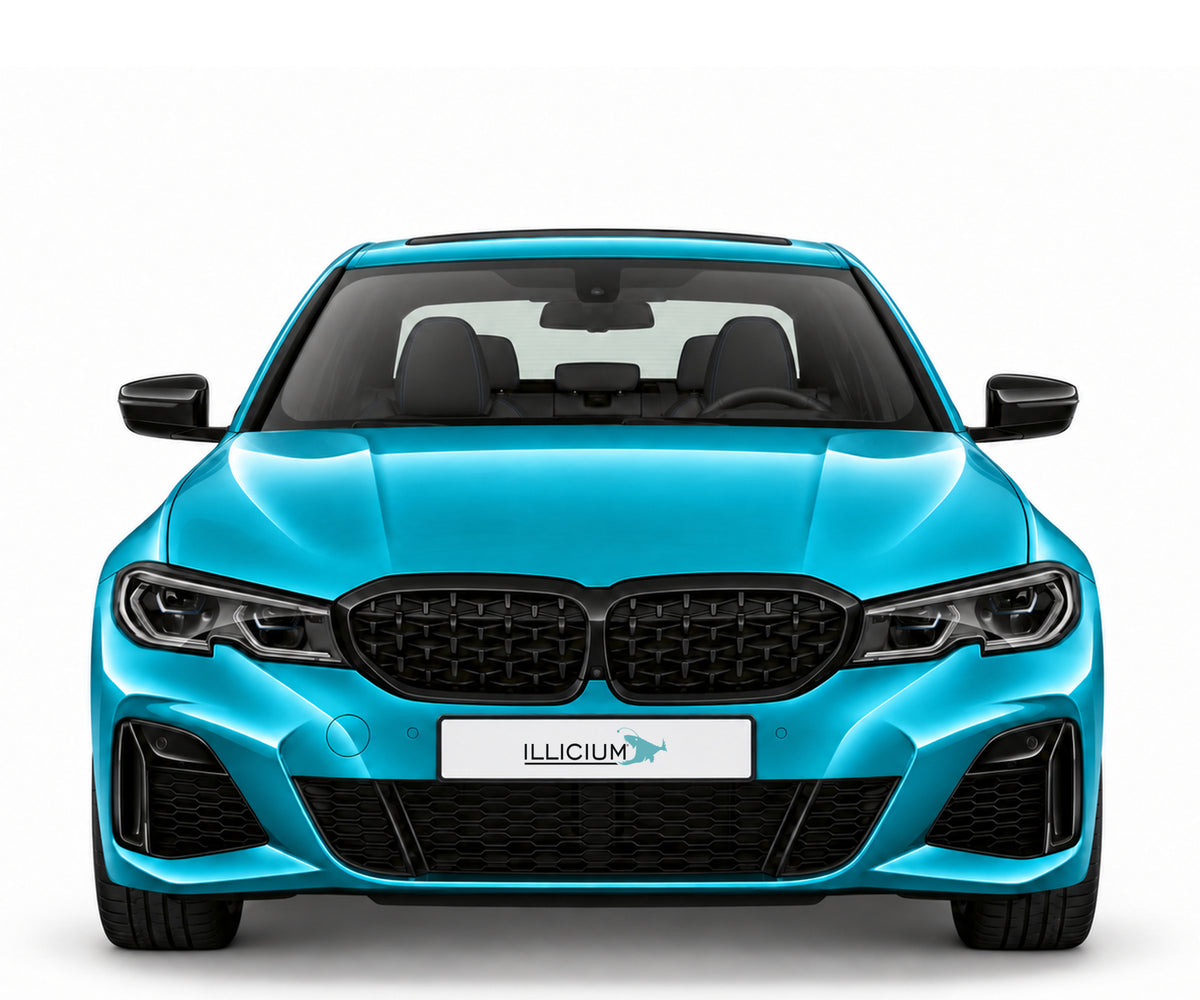 BMW G20 / G21 · Vorfacelift – M340i xDrive · Laserlicht-Ausführung, Frontansicht in Türkis Metallic mit schwarzen Anbauteilen und ILLICIUM-Kennzeichen