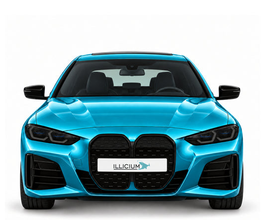 BMW i4 M50 G26 Vorfacelift2021 – Frontansicht in Türkis Metallic, elektrische Niere, frühe normale Spiegel, dunkle Laserlichtoptik und Original-ILLICIUM-Kennzeichen
