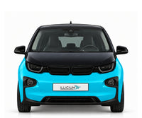 BMW i3 · Vorfacelift – Normaler i3 I01, konkrete LED-Ausführung 2013 mit runden unteren Leuchten. Frontansicht in Türkis Metallic mit schwarzem Black-Belt-Bereich, dunklen Optiken und Original-ILLICIUM-Kennzeichen