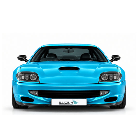 Ferrari 550 Maranello – Frontansicht in Türkis Metallic mit Original-ILLICIUM-Kennzeichen; Produktillustration