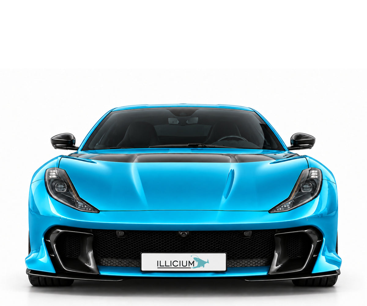 Ferrari 812 Competizione – Frontansicht in Türkis Metallic mit Original-ILLICIUM-Kennzeichen; Produktillustration