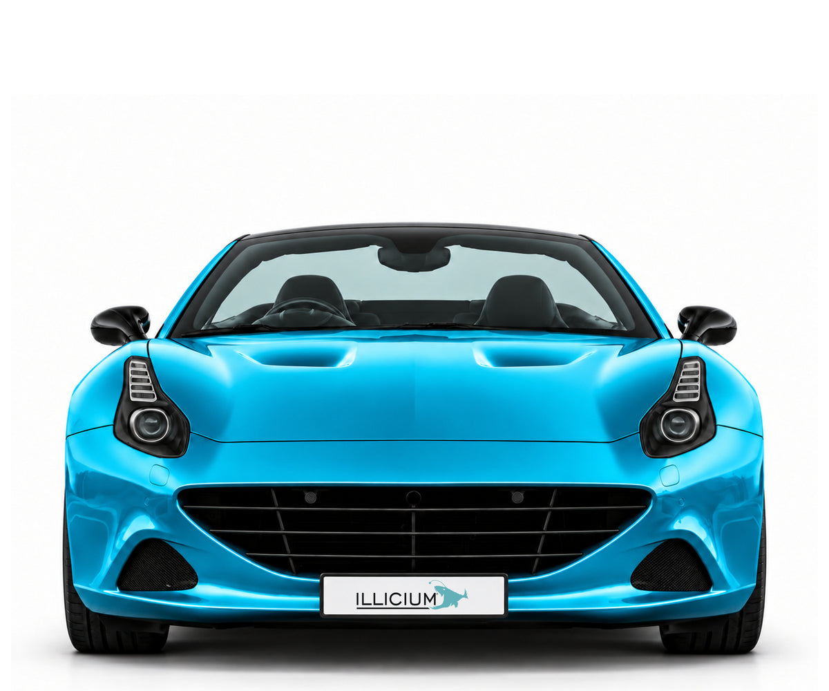 Ferrari California T – Frontansicht in Türkis Metallic mit Original-ILLICIUM-Kennzeichen; Produktillustration