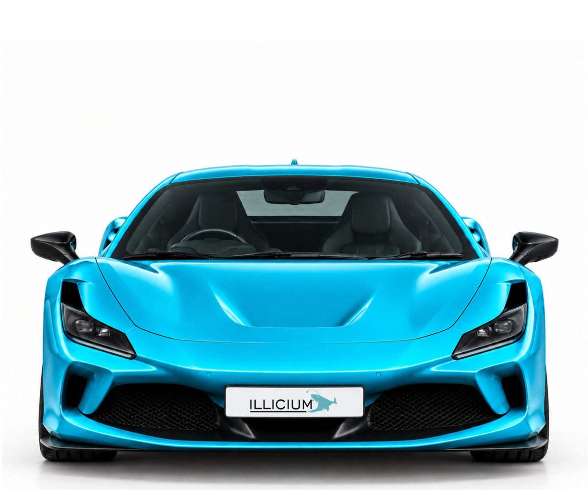 Ferrari F8 Tributo – Frontansicht in Türkis Metallic mit Original-ILLICIUM-Kennzeichen; Produktillustration