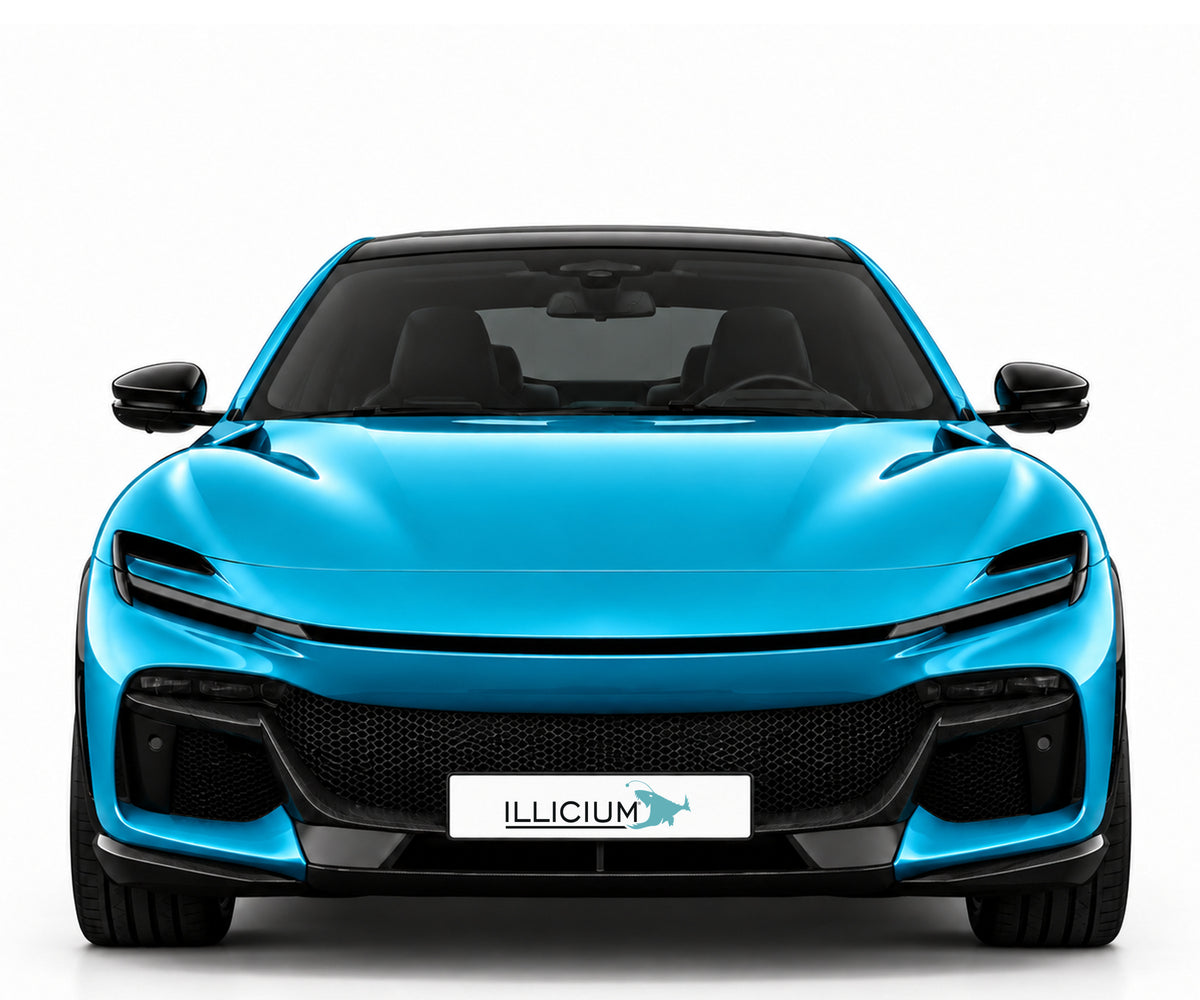 Ferrari Purosangue – Frontansicht in Türkis Metallic mit Original-ILLICIUM-Kennzeichen; Produktillustration