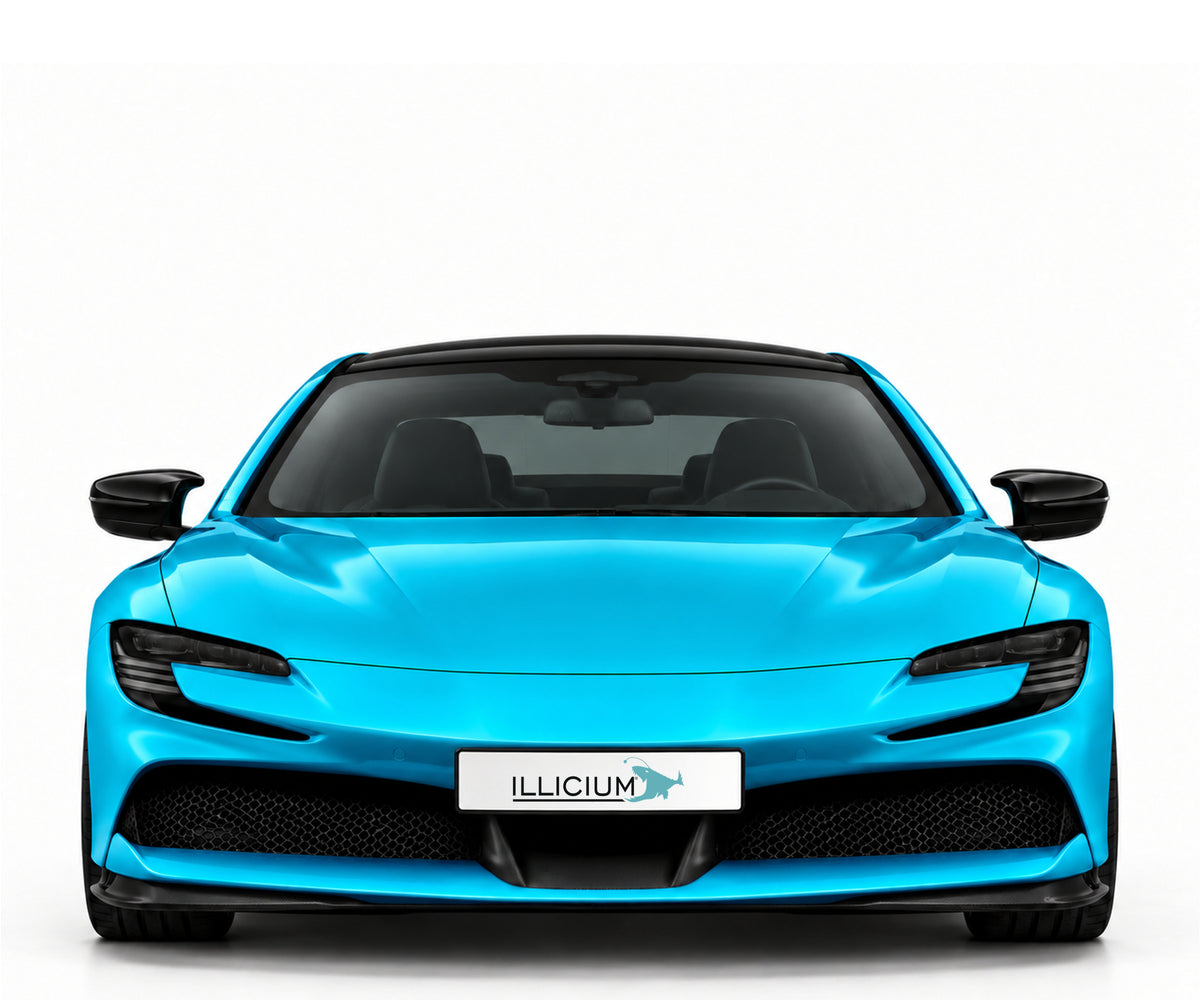 Ferrari SF90 Stradale – Frontansicht in Türkis Metallic mit Original-ILLICIUM-Kennzeichen; Produktillustration