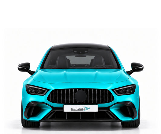 AMG GT63S E PERFORMANCE X290 · späte Hybridfront – Fahrzeugillustration in Türkis Metallic, schwarze Anbauteile, neutrale Emblemform und ILLICIUM-Kennzeichen
