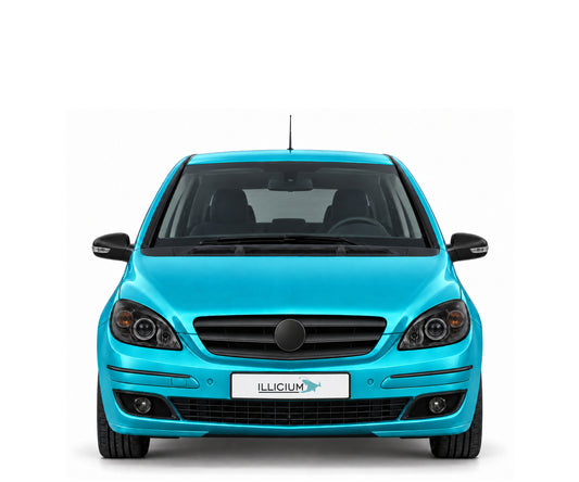 W245 · Vorfacelift · 2005–2008 – Fahrzeugillustration in Türkis Metallic, schwarze Anbauteile, neutrale Emblemform und ILLICIUM-Kennzeichen