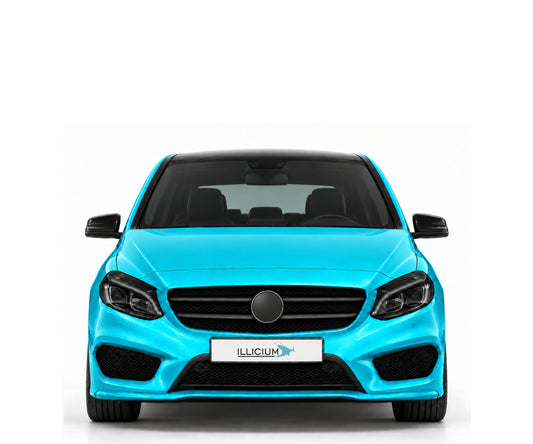 W246 · Facelift · 2014–2018 – Fahrzeugillustration in Türkis Metallic, schwarze Anbauteile, neutrale Emblemform und ILLICIUM-Kennzeichen