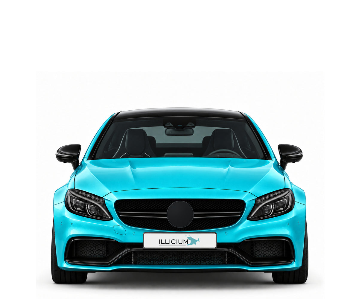 C205/A205 · C63 S · Vorfacelift – Fahrzeugillustration in Türkis Metallic, schwarze Anbauteile, neutrale Emblemform und ILLICIUM-Kennzeichen