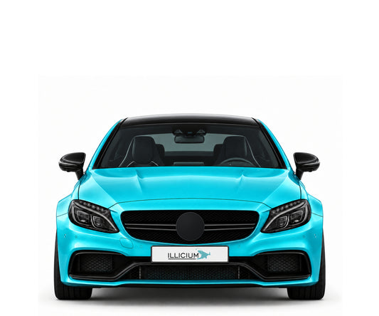 C205/A205 · C63 S · Vorfacelift – Fahrzeugillustration in Türkis Metallic, schwarze Anbauteile, neutrale Emblemform und ILLICIUM-Kennzeichen