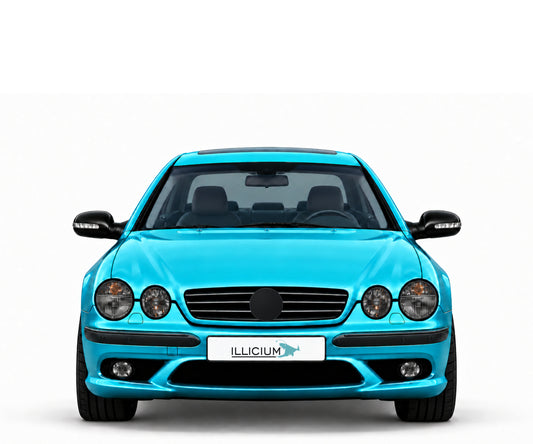 CL C215 · CL55 AMG Kompressor · MY2003 – Fahrzeugillustration in Türkis Metallic, schwarze Anbauteile, neutrale Emblemform und ILLICIUM-Kennzeichen
