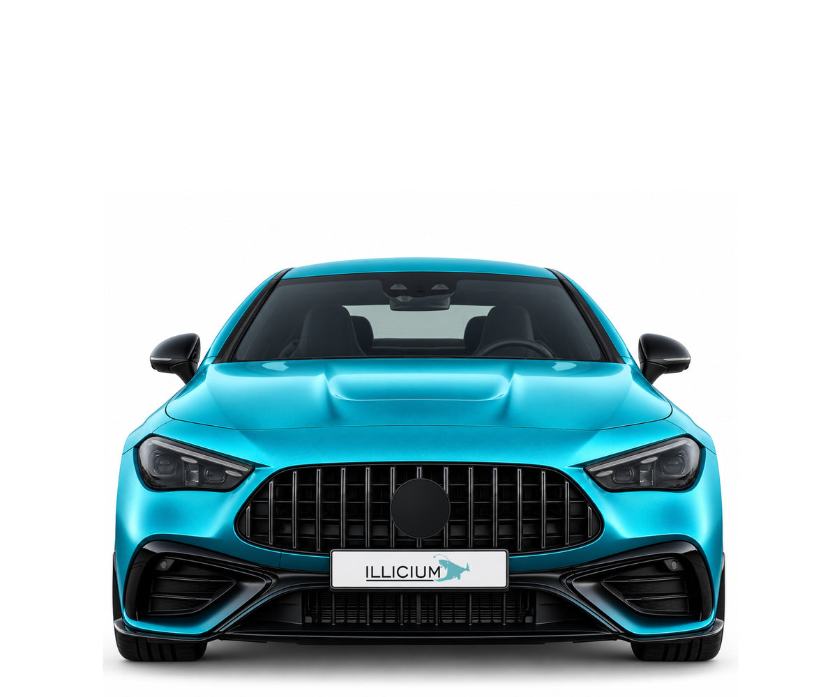 C236 · CLE53 AMG · ab2024 – Fahrzeugillustration in Türkis Metallic, schwarze Anbauteile, neutrale Emblemform und ILLICIUM-Kennzeichen