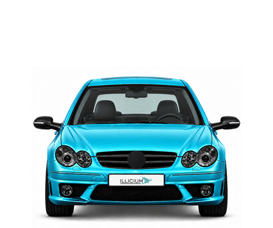CLK C209 · regulärer CLK63 AMG · 2006/07 – Fahrzeugillustration in Türkis Metallic, schwarze Anbauteile, neutrale Emblemform und ILLICIUM-Kennzeichen