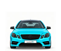 C207-VFL · E500 AMG Sportpaket · VFL – Fahrzeugillustration in Türkis Metallic, schwarze Anbauteile, neutrale Emblemform und ILLICIUM-Kennzeichen