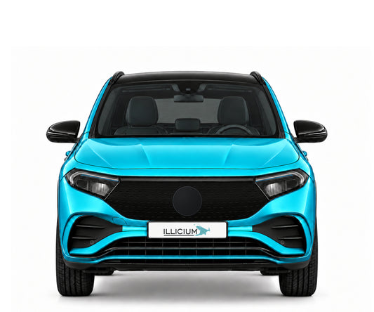 EQA H243 · AMG Line · Facelift2024 – Fahrzeugillustration in Türkis Metallic, schwarze Anbauteile, neutrale Emblemform und ILLICIUM-Kennzeichen