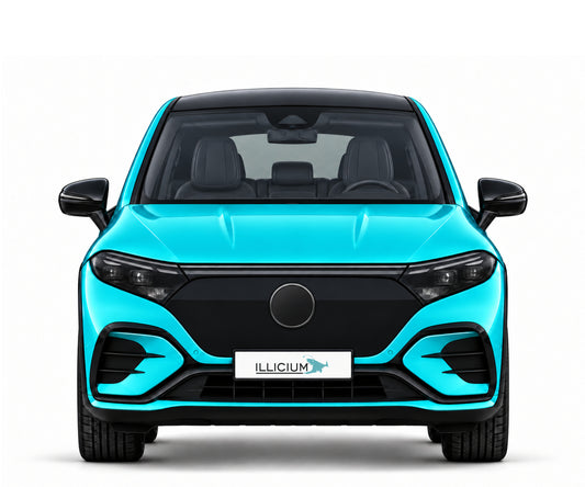 EQS SUV X296 · AMG Line – Fahrzeugillustration in Türkis Metallic, schwarze Anbauteile, neutrale Emblemform und ILLICIUM-Kennzeichen