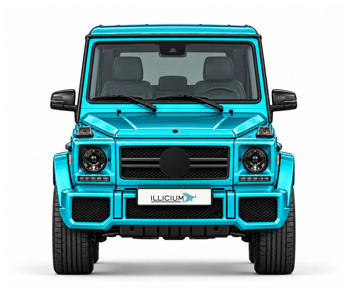 W463 · G63 AMG · 2012–2018 – Fahrzeugillustration in Türkis Metallic, schwarze Anbauteile, neutrale Emblemform und ILLICIUM-Kennzeichen