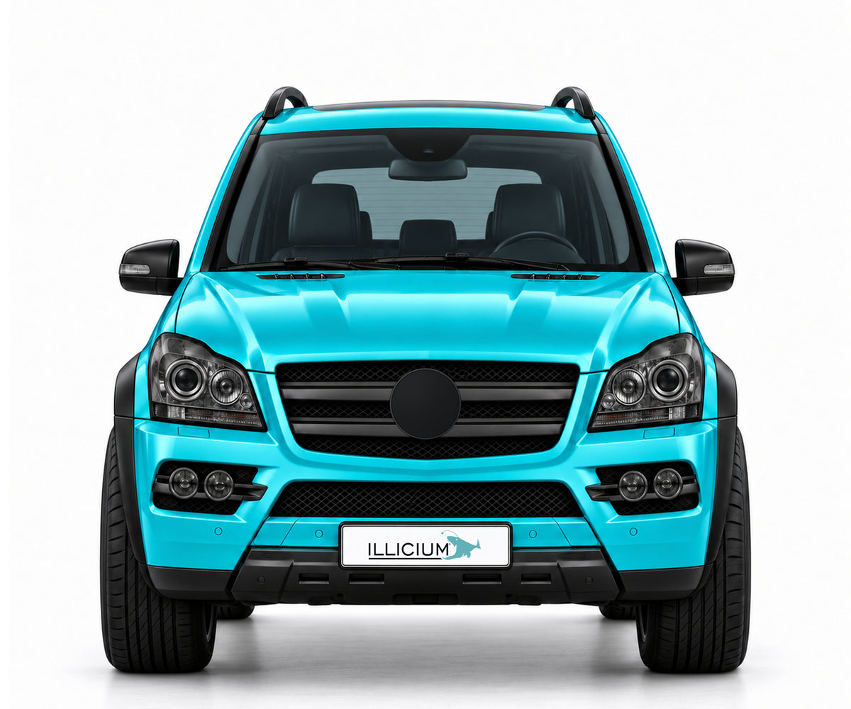 GL X164 · Original-AMG-Zubehör · Vorfacelift – Fahrzeugillustration in Türkis Metallic, schwarze Anbauteile, neutrale Emblemform und ILLICIUM-Kennzeichen