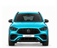 GLA H247 · GLA45 S · Vorfacelift – Fahrzeugillustration in Türkis Metallic, schwarze Anbauteile, neutrale Emblemform und ILLICIUM-Kennzeichen