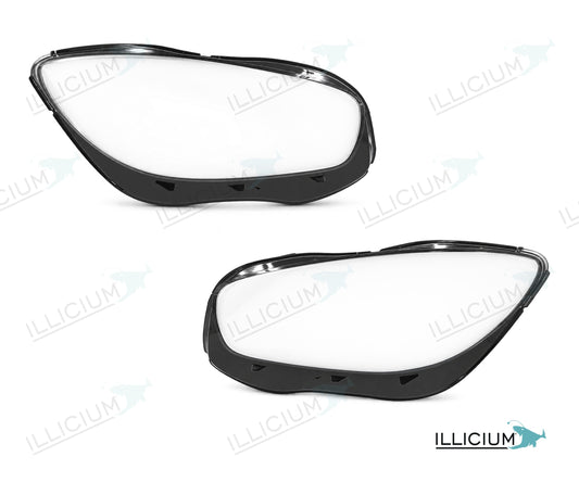 AMG GT C190 · konkrete Vorfacelift-Haube – Scheinwerferglas Paar, links und rechts in Fahrtrichtung, Produktillustration mit ILLICIUM-Logo