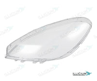 B-Klasse W246 · Vorfacelift – Scheinwerferglas links in Fahrtrichtung, Produktillustration mit ILLICIUM-Logo