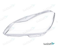 C-Klasse W204 · Facelift – Scheinwerferglas links in Fahrtrichtung, Produktillustration mit ILLICIUM-Logo