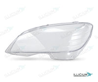 C-Klasse W204 · Vorfacelift – Scheinwerferglas links in Fahrtrichtung, Produktillustration mit ILLICIUM-Logo