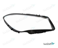 CLA C117 · Facelift – Scheinwerferglas rechts in Fahrtrichtung, Produktillustration mit ILLICIUM-Logo